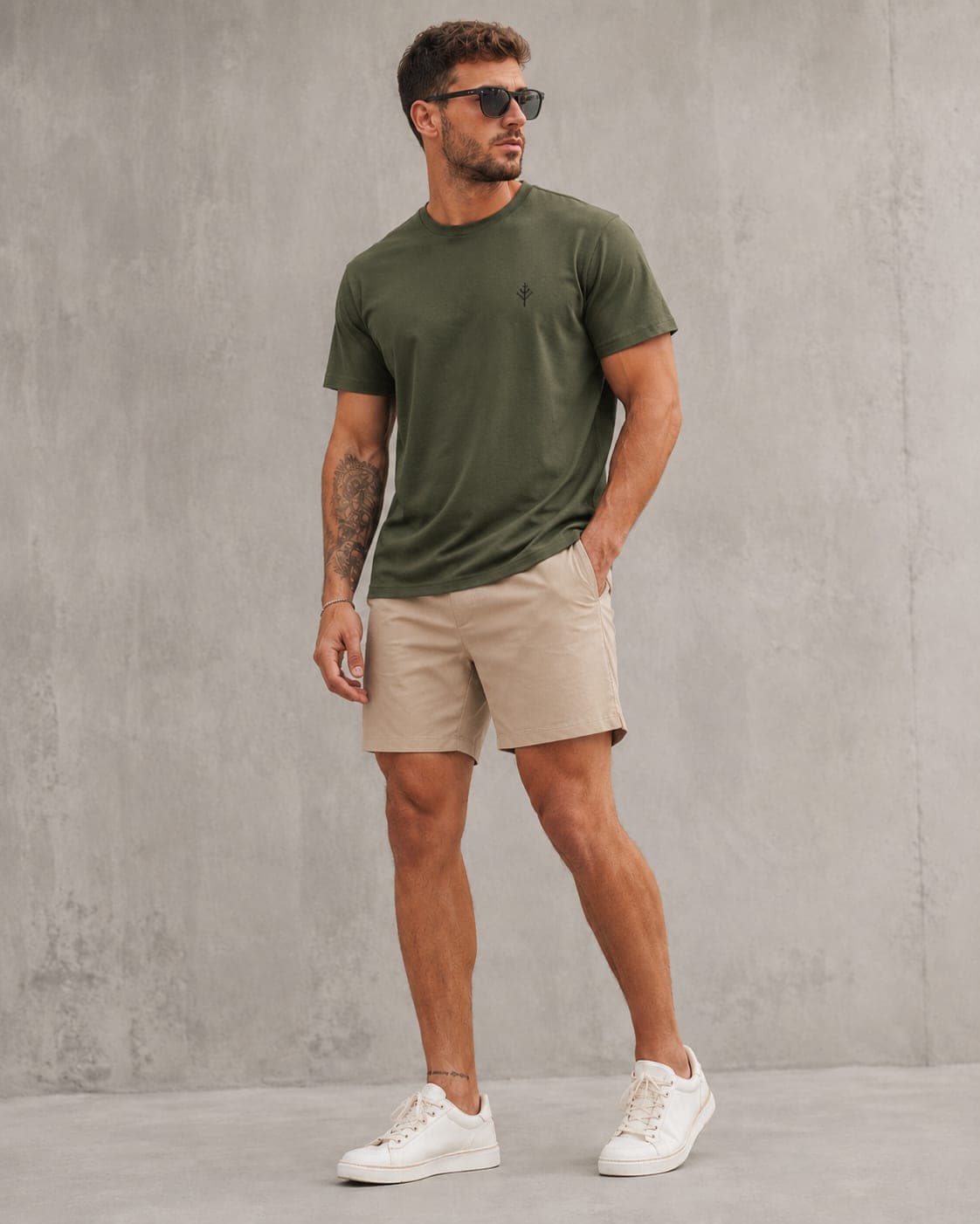 Camiseta Essential Verde — lifestyle